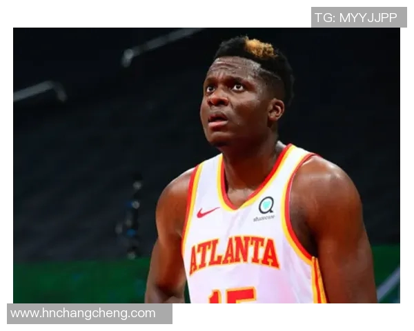 克林特卡佩拉如何在NBA赛场上展现出色的防守与进攻能力