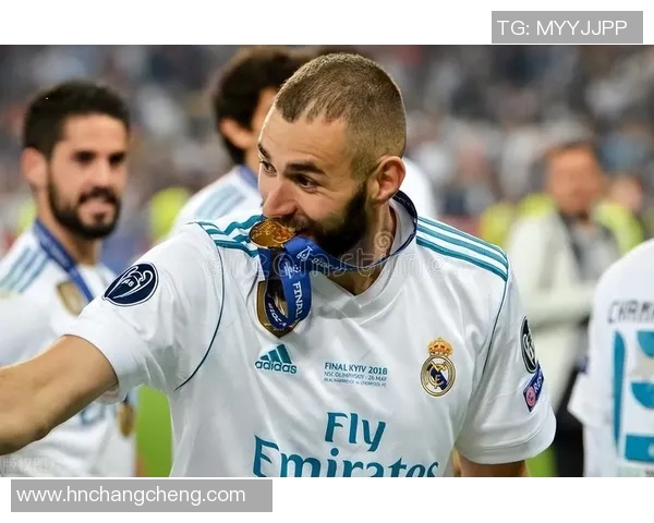 本泽马重返巅峰之路揭秘球场传奇与个人成长的完美结合 本泽马重返巅峰之路揭秘球场传奇与个人成长的完美结合