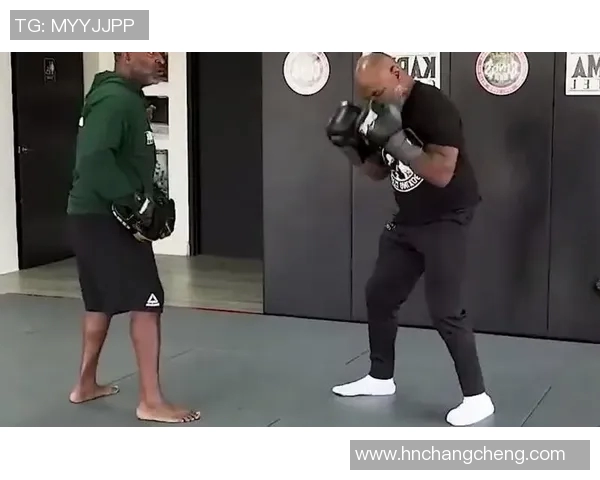 泰森与小罗伊琼斯对决引发拳击界热潮两位传奇选手如何实现盈利新模式