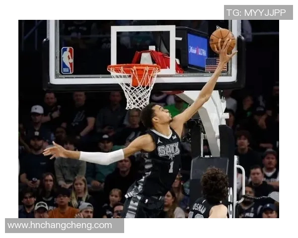 文班亚马首场比赛表现抢眼五次盖帽并隔扣字母哥引发热烈讨论