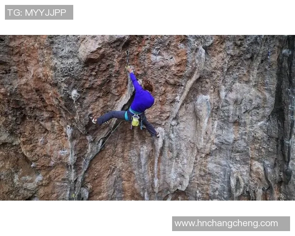 攀岩精神绽放成都攀岩队的训练与挑战全景揭秘 攀岩精神绽放成都攀岩队的训练与挑战全景揭秘