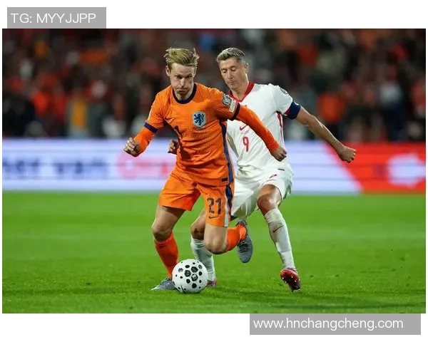 莱万状态火热欧冠赛场独占鳌头10场12球领跑射手榜